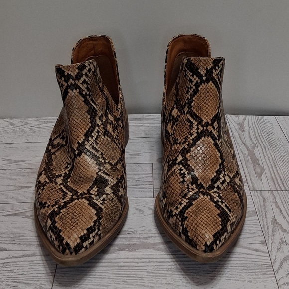 Steve Madden Shoes - Steve Madden Brown Snake Print Joella Pointed Toe Women's Ankle Booties Size 10